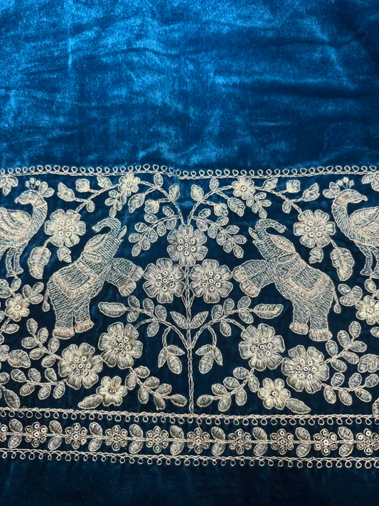 Velvet with golden embroidery (Border)
