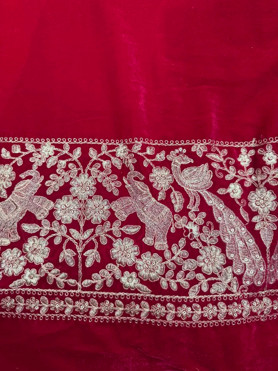 Velvet with golden embroidery (Border)