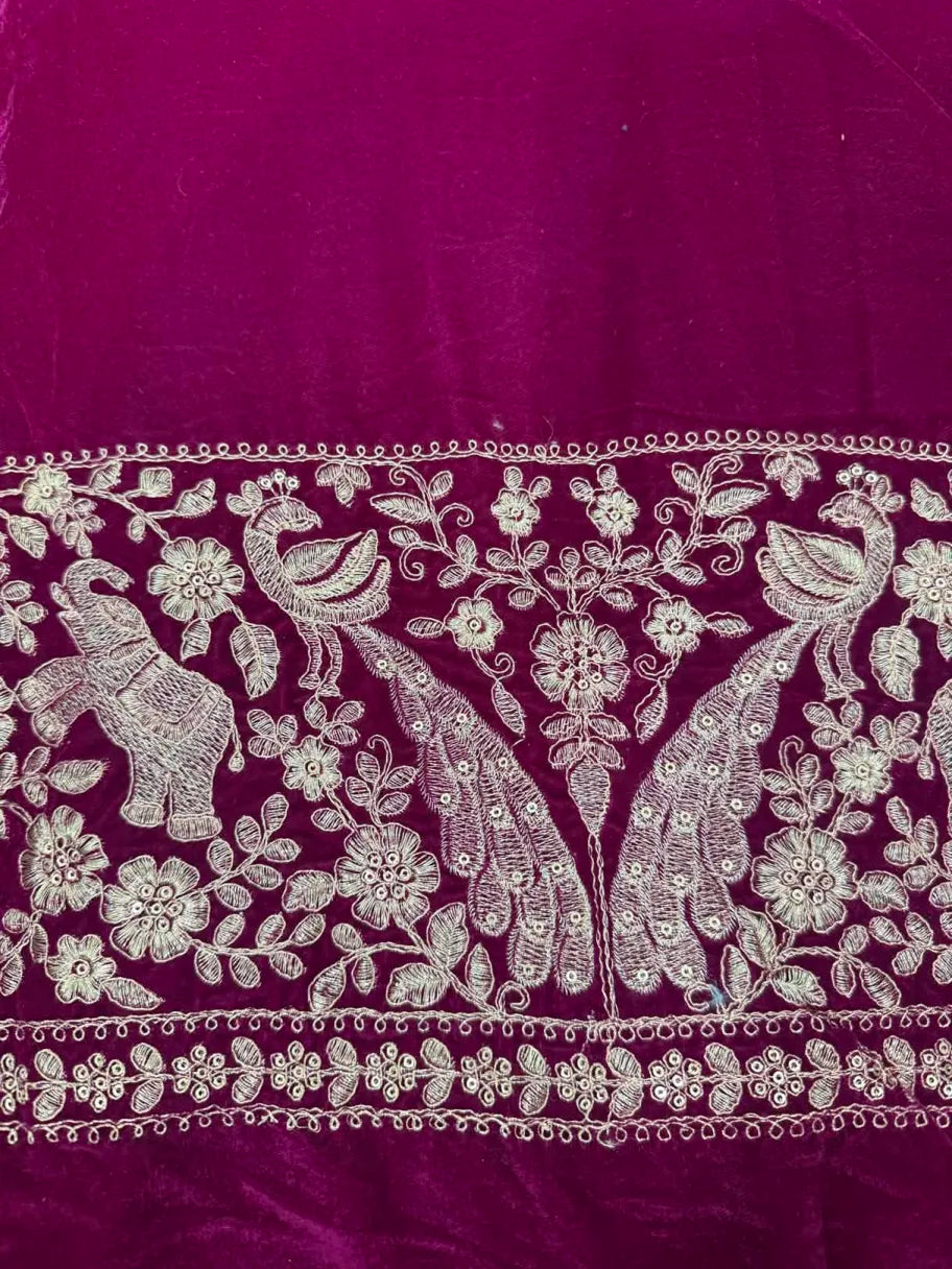Velvet with golden embroidery (Border)