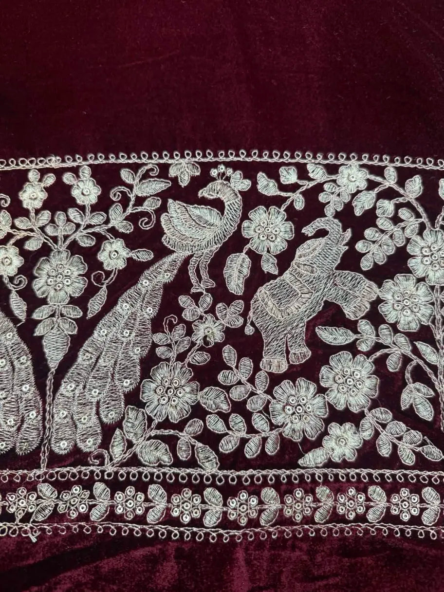 Velvet with golden embroidery (Border)