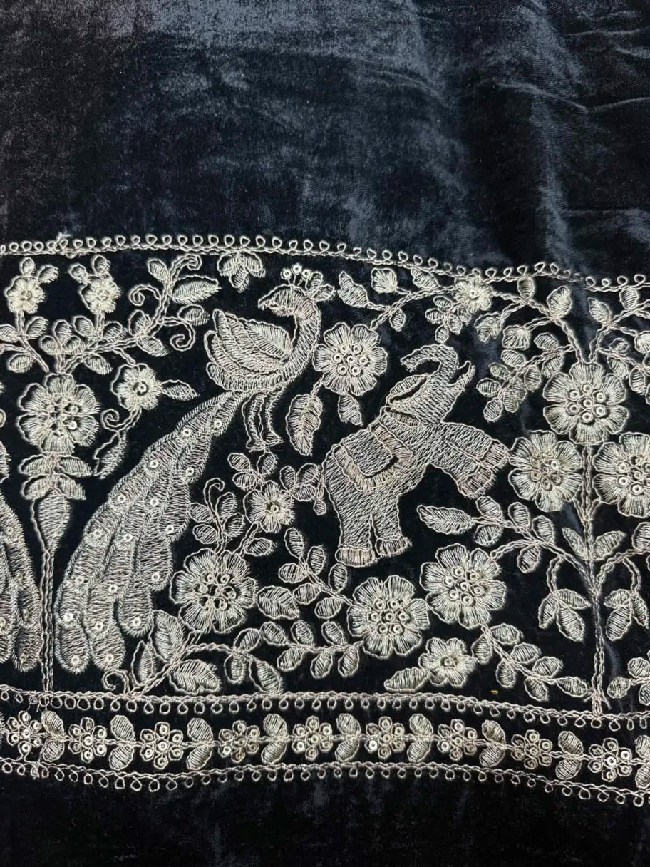 Velvet with golden embroidery (Border)