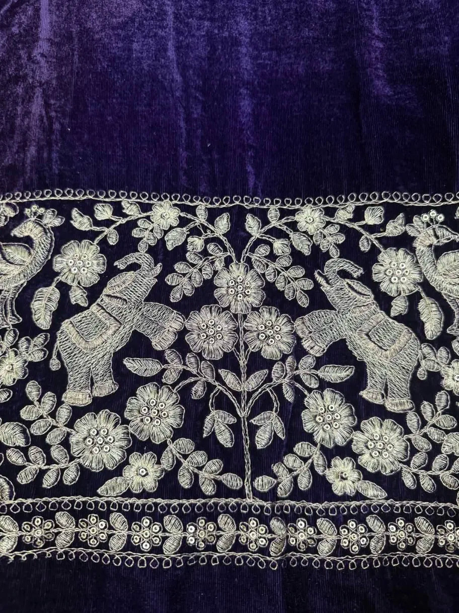 Velvet with golden embroidery (Border)