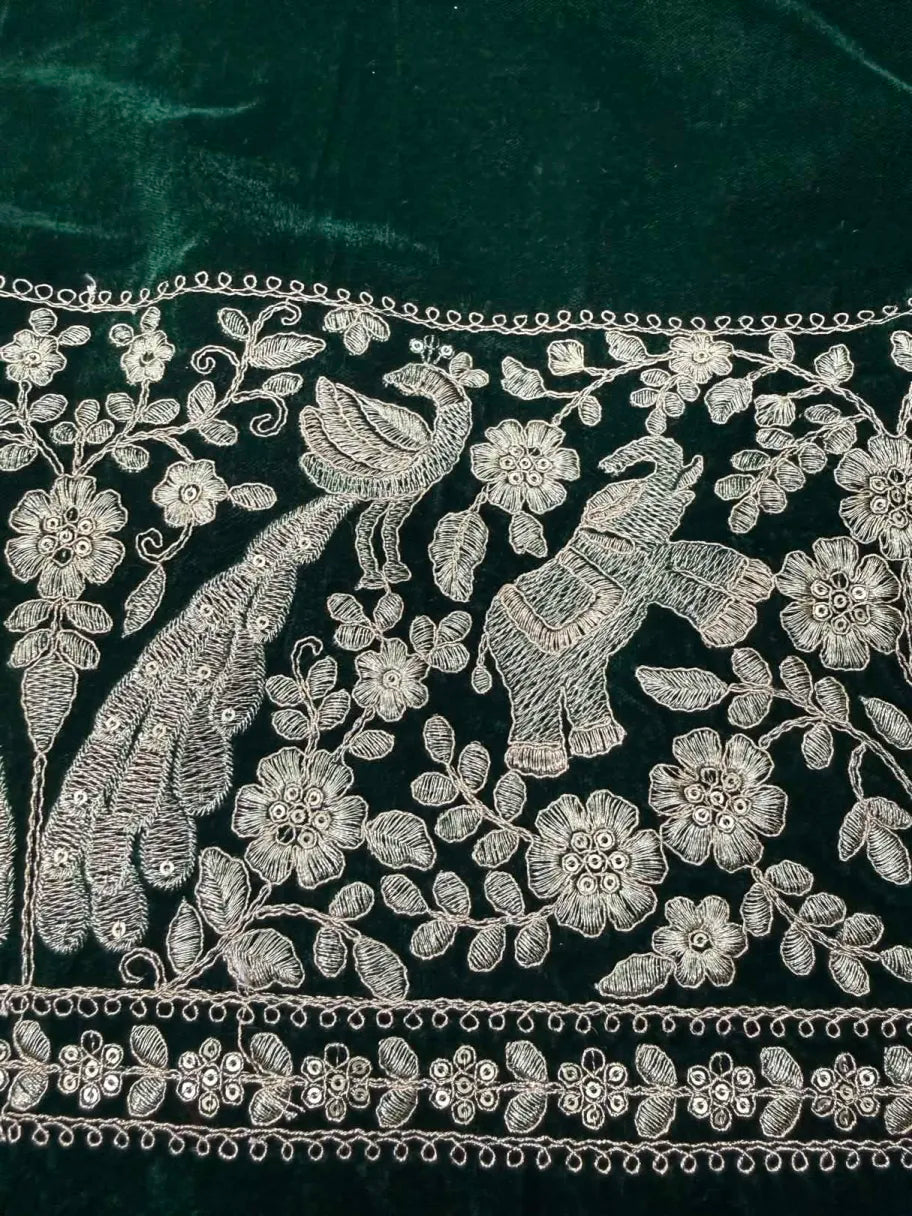 Velvet with golden embroidery (Border)