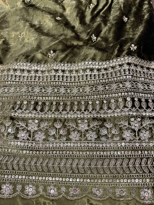 Velvet with golden embroidery (All-over)