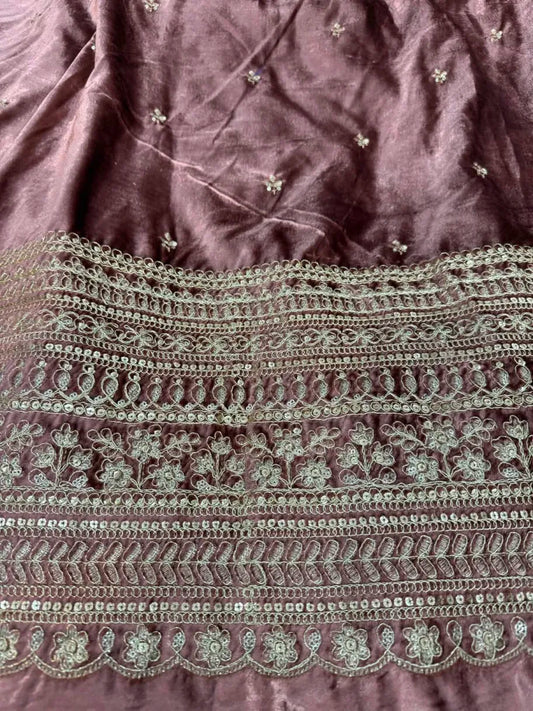 Velvet with golden embroidery (All-over)