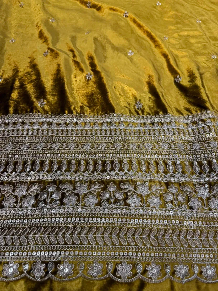 Velvet with golden embroidery (All-over)
